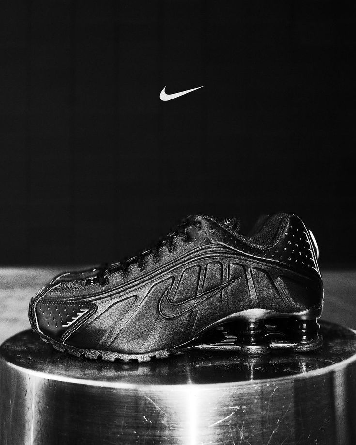 Nike Shox R4 (Black)